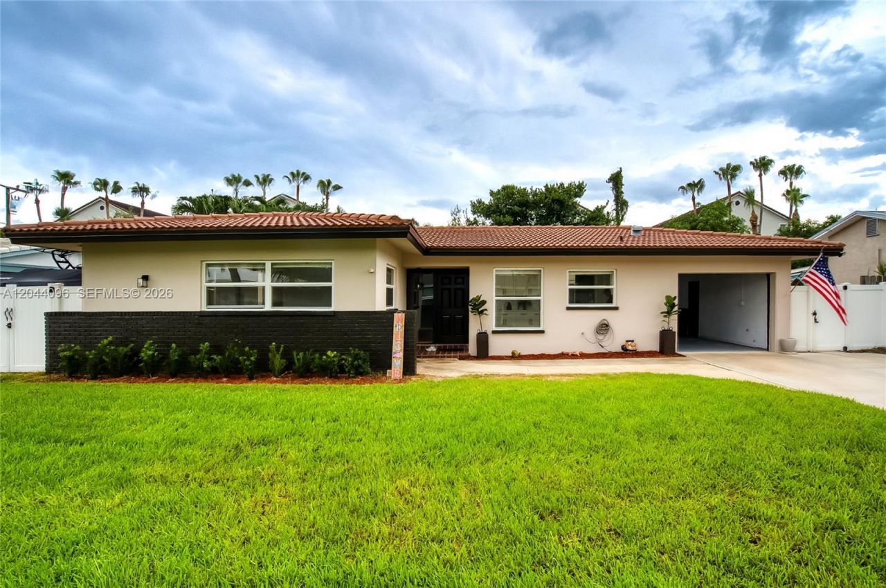 106 E Park Ln E, Hypoluxo, FL 33462 Photo