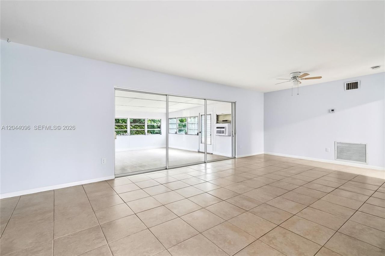 106 E Park Ln E, Hypoluxo, FL 33462 Photo
