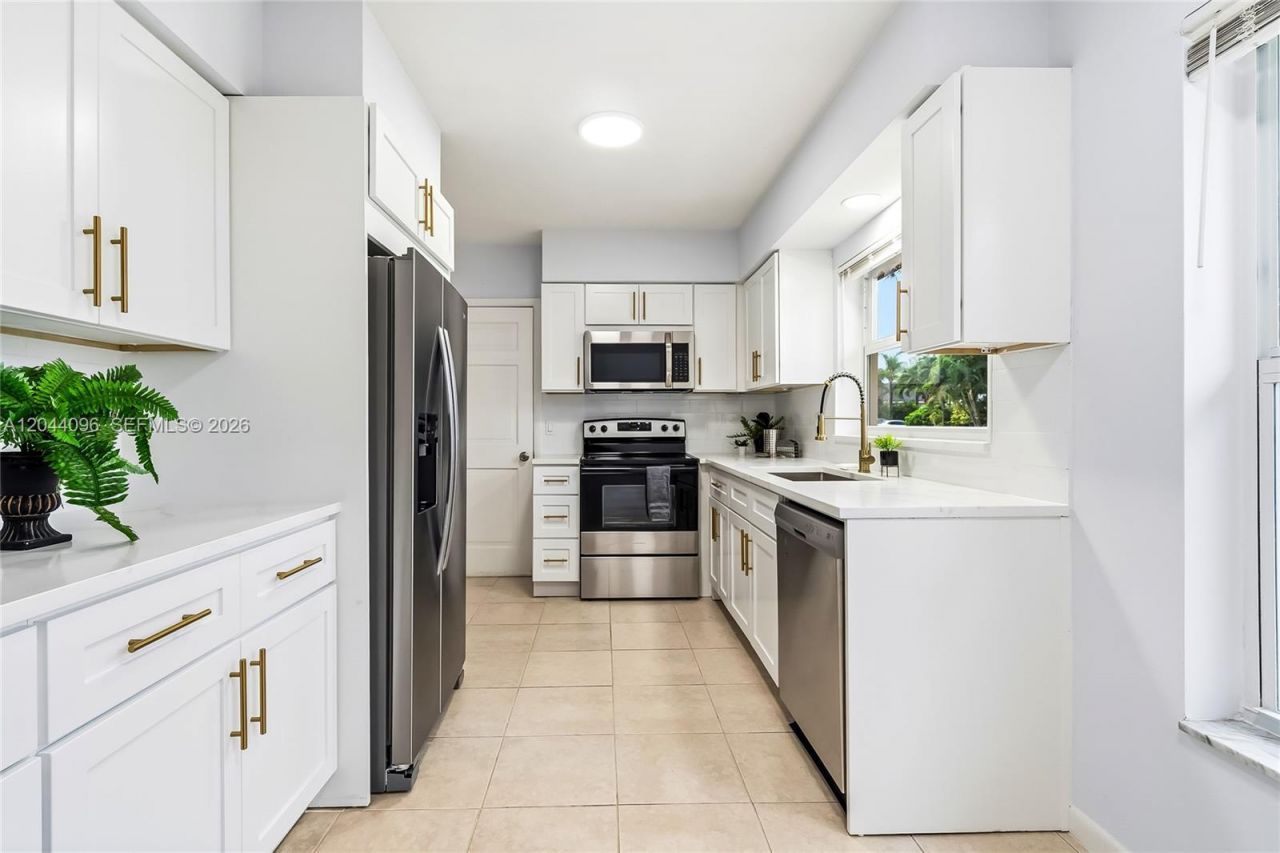106 E Park Ln E, Hypoluxo, FL 33462 Photo