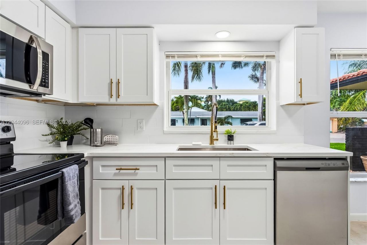 106 E Park Ln E, Hypoluxo, FL 33462 Photo