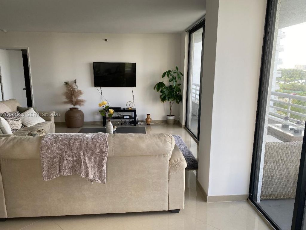 3300 NE 192nd St, Unit 612, Aventura, FL 33180 Photo