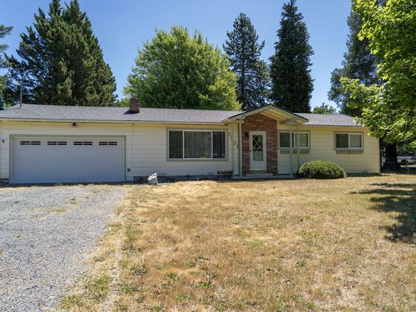 1921 Regina Way, Grants Pass, OR 97527