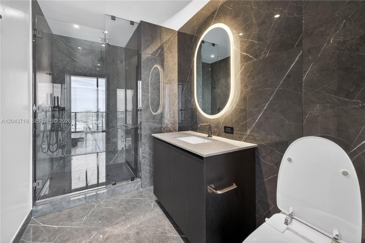 20 NE 11th , Unit 4701, Miami, FL 33132 Photo
