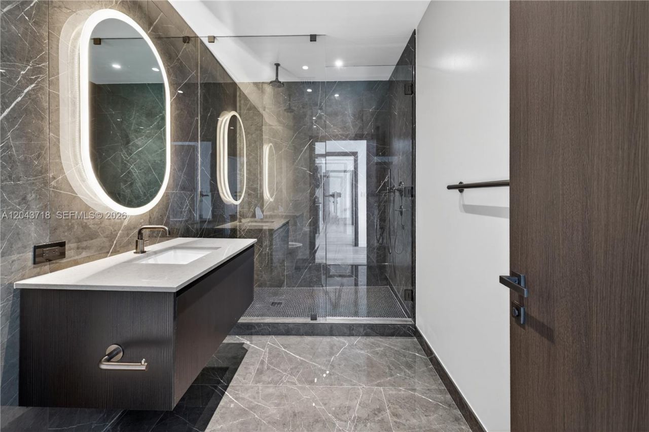 20 NE 11th , Unit 4701, Miami, FL 33132 Photo