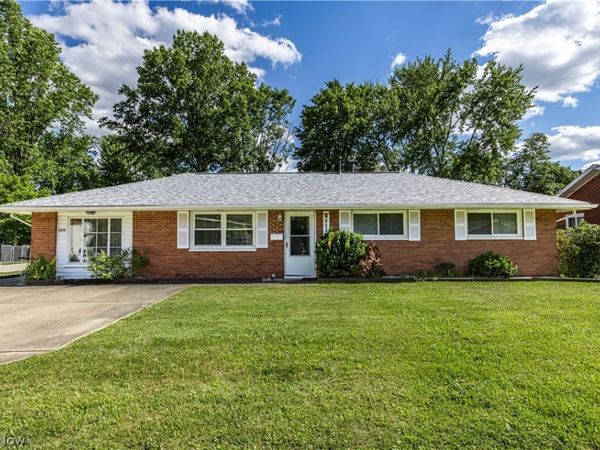 2230 Lynnwood Drive , Stow, OH 44224