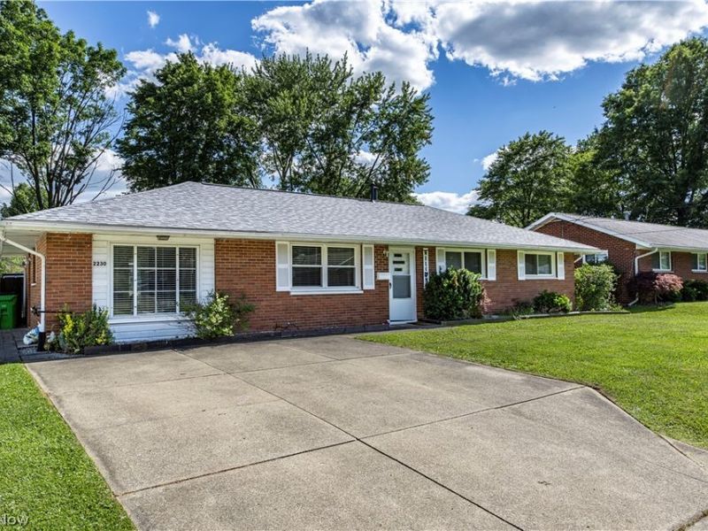 2230 Lynnwood Drive, Stow, OH 44224 Photo 2
