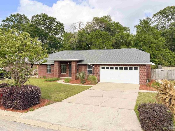 2634 Southern Oaks Dr, Cantonment, FL 32533