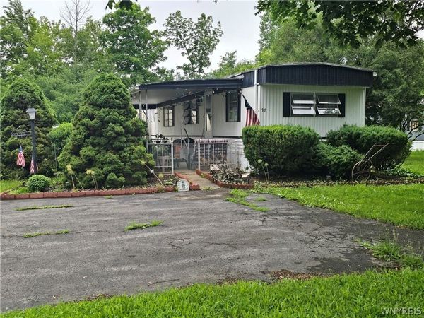 38 Lakewood , Medina, NY 14103