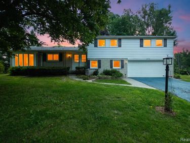 26178 Greythorne Trail, Farmington Hills, MI 48334