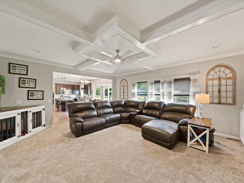 875 Grande Oaks Drive, Hamilton Twp, OH 45152 Photo 12