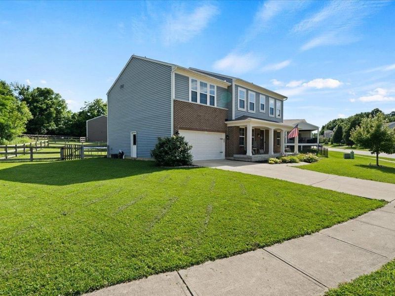 875 Grande Oaks Drive, Hamilton Twp, OH 45152 Photo 2