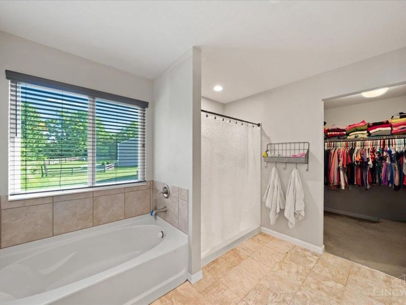 875 Grande Oaks Drive, Hamilton Twp, OH 45152 Photo 33