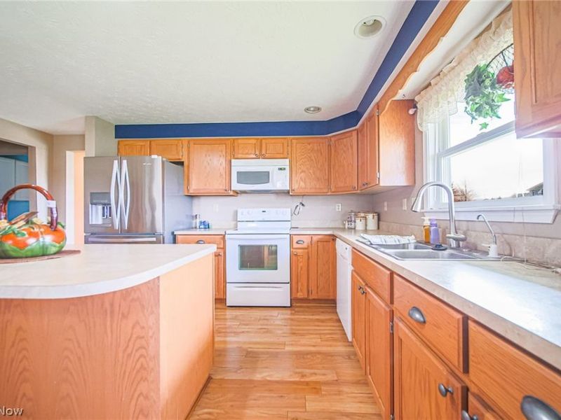 52 S Kansas Road, Orrville, OH 44667 Photo 4