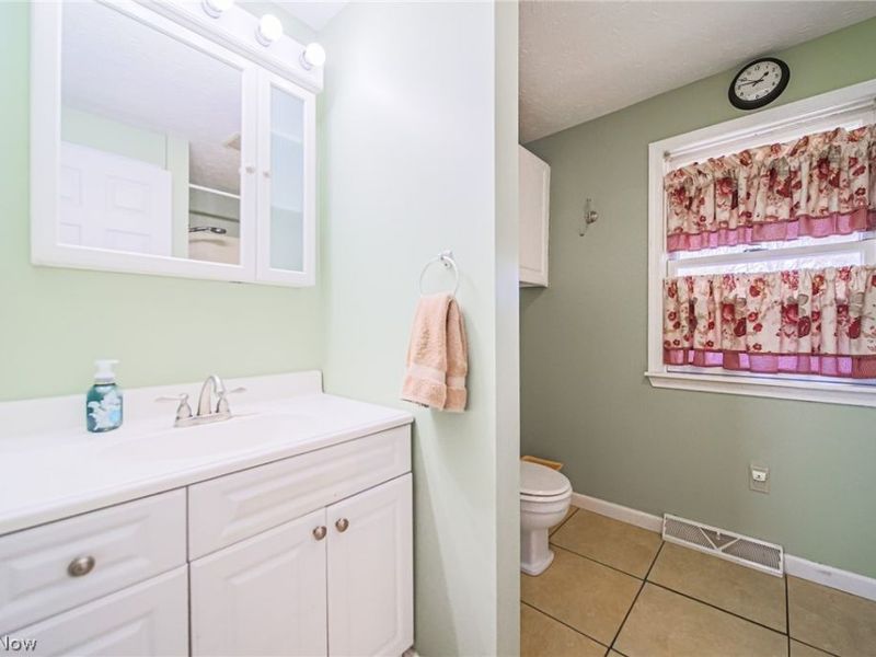 52 S Kansas Road, Orrville, OH 44667 Photo 5