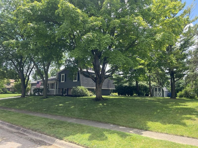 1943 Greensboro Drive, Columbus, OH 43220 Photo 2