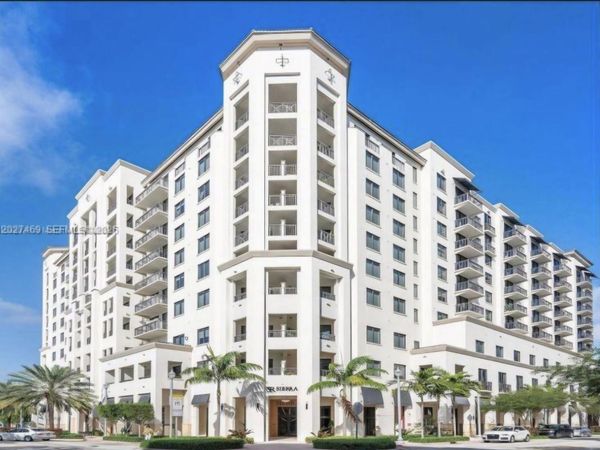 301 Altara Avenue, Unit 204, Coral Gables, FL 33146