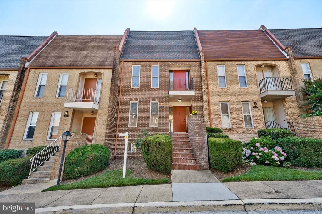 1733 Cy Court, Vienna, VA 22182 Main Photo