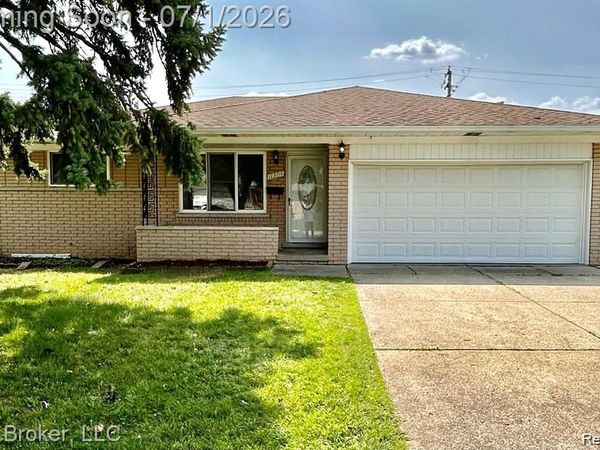 11304 Hemlock Drive, Sterling Heights, MI 48312