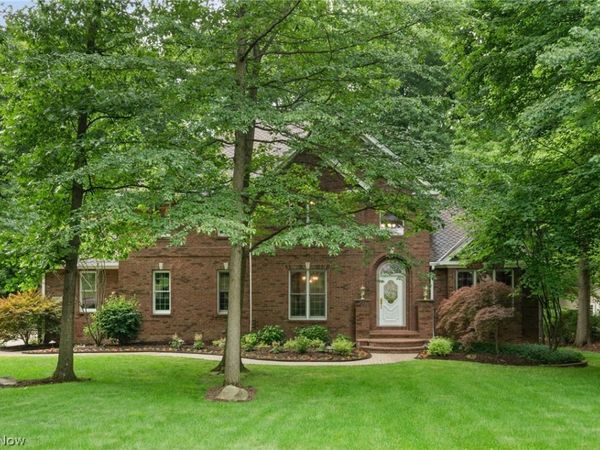 189 Ballantrae Drive , Sagamore Hills, OH 44067