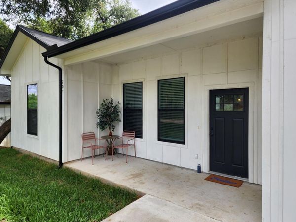 207 Laurel LN, Spicewood, TX 78669