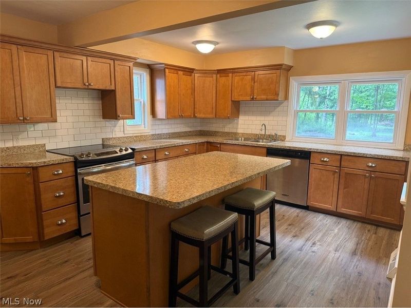 441 Douglas Boulevard, Richmond Heights, OH 44143 Photo 4