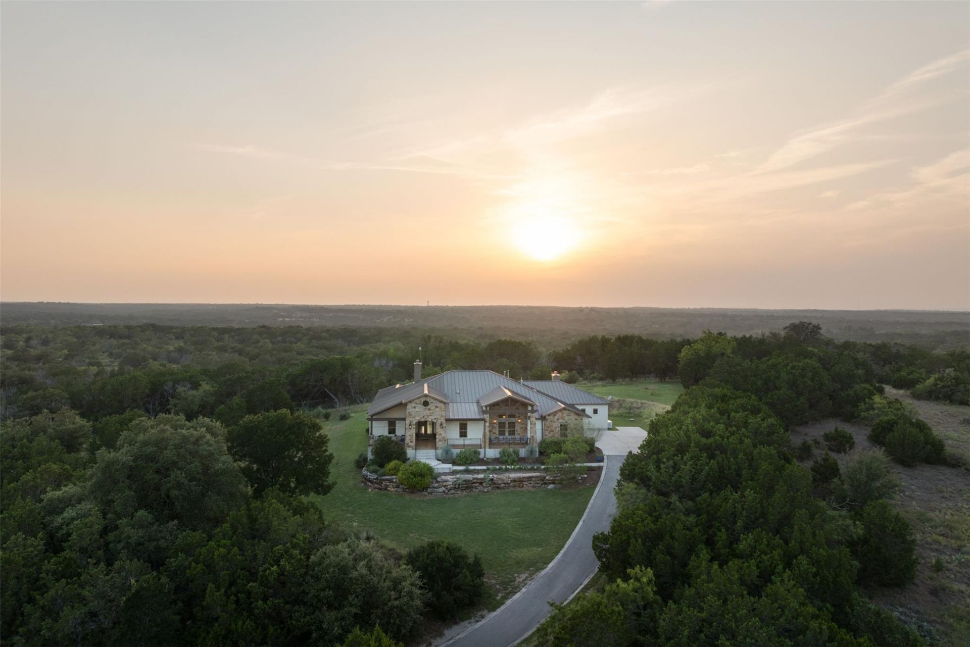 119 Creekside Trl, Spicewood, TX 78669 Main Photo