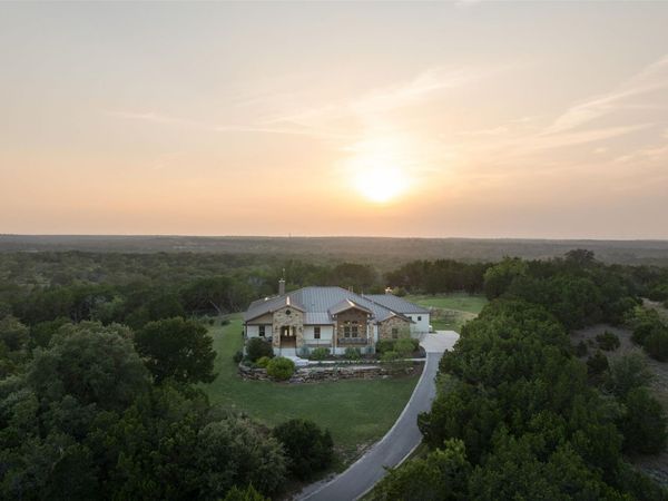 119 Creekside TRL, Spicewood, TX 78669