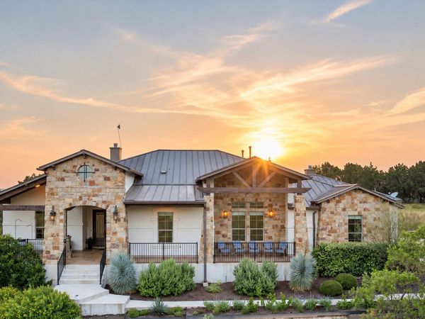 119 Creekside TRL, Spicewood, TX 78669