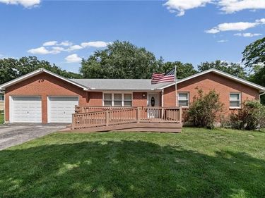 201 Highland Drive, Smithville, MO 64089
