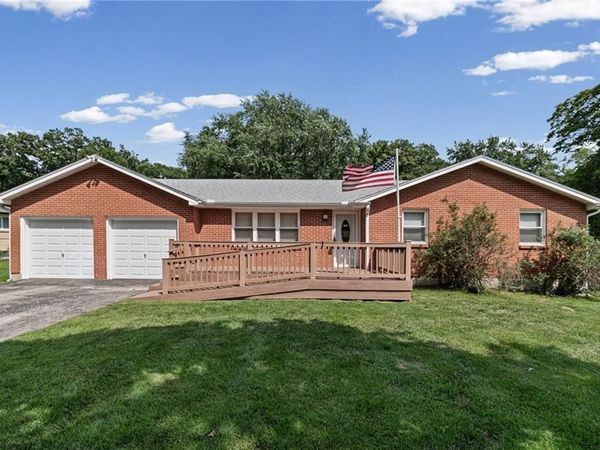 201 Highland Drive, Smithville, MO 64089