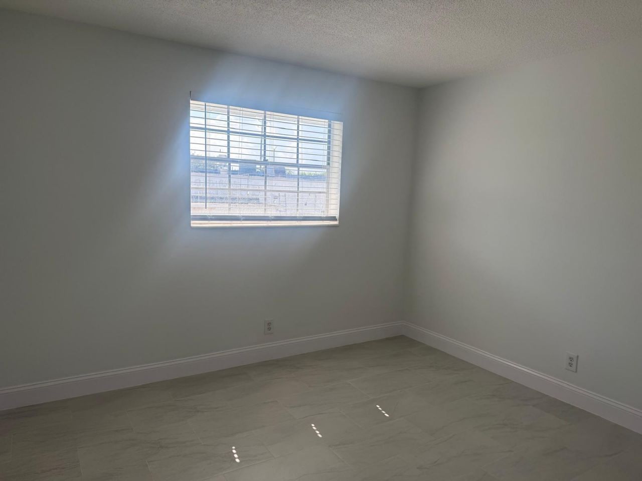 402 Lake Shore Drive, Unit 202, West Palm Beach, FL 33403 Photo