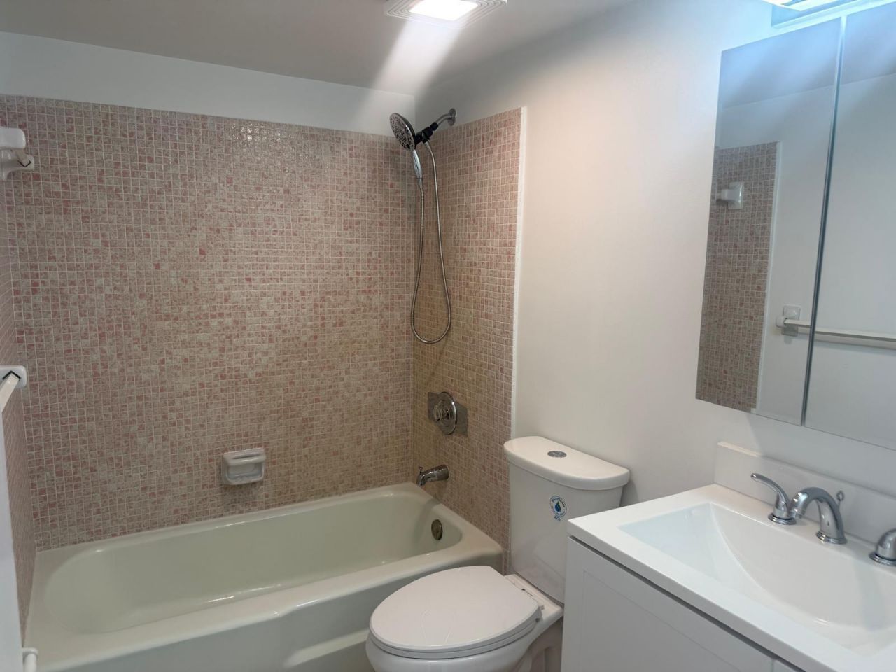 402 Lake Shore Drive, Unit 202, West Palm Beach, FL 33403 Photo