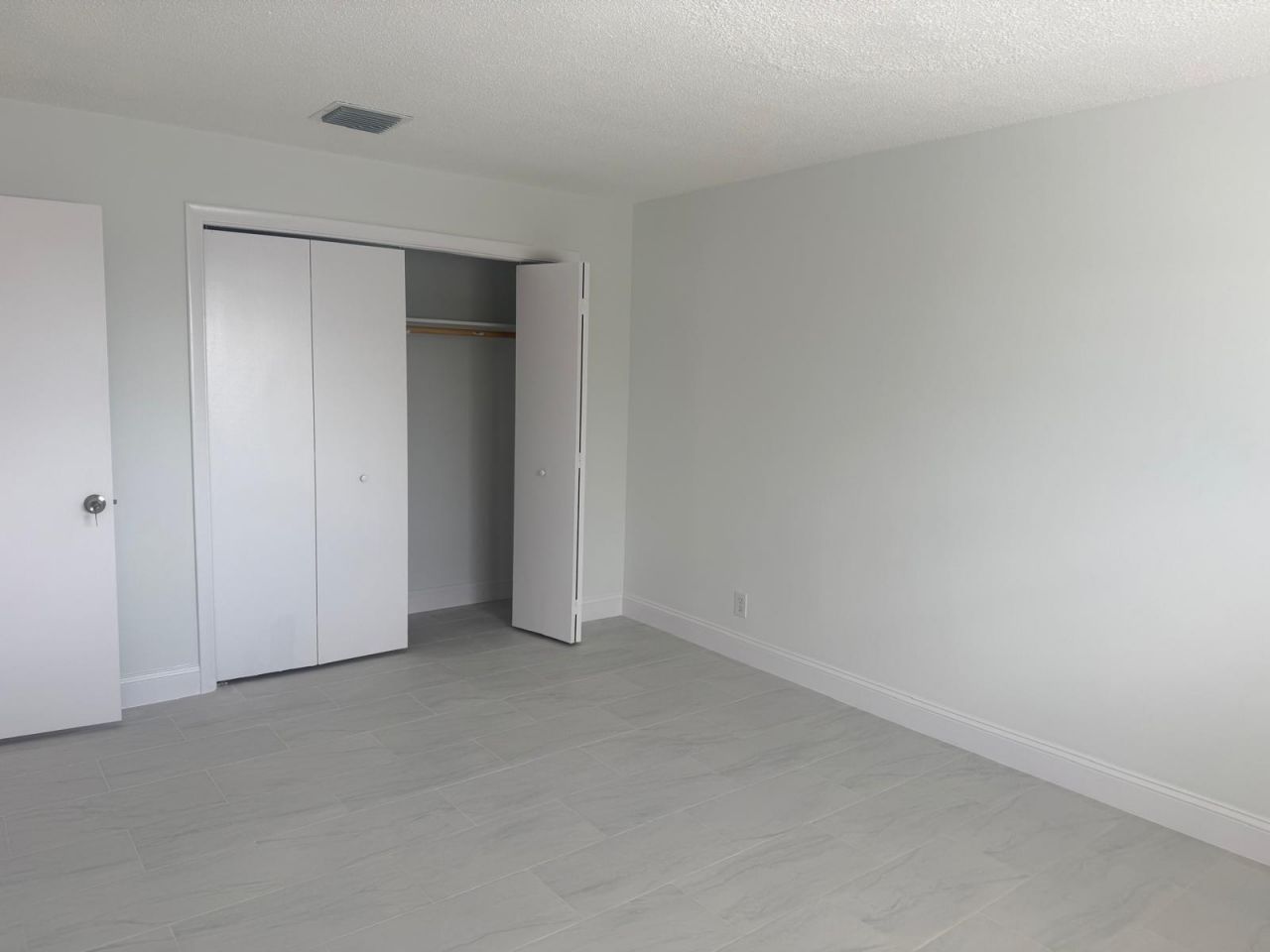 402 Lake Shore Drive, Unit 202, West Palm Beach, FL 33403 Photo