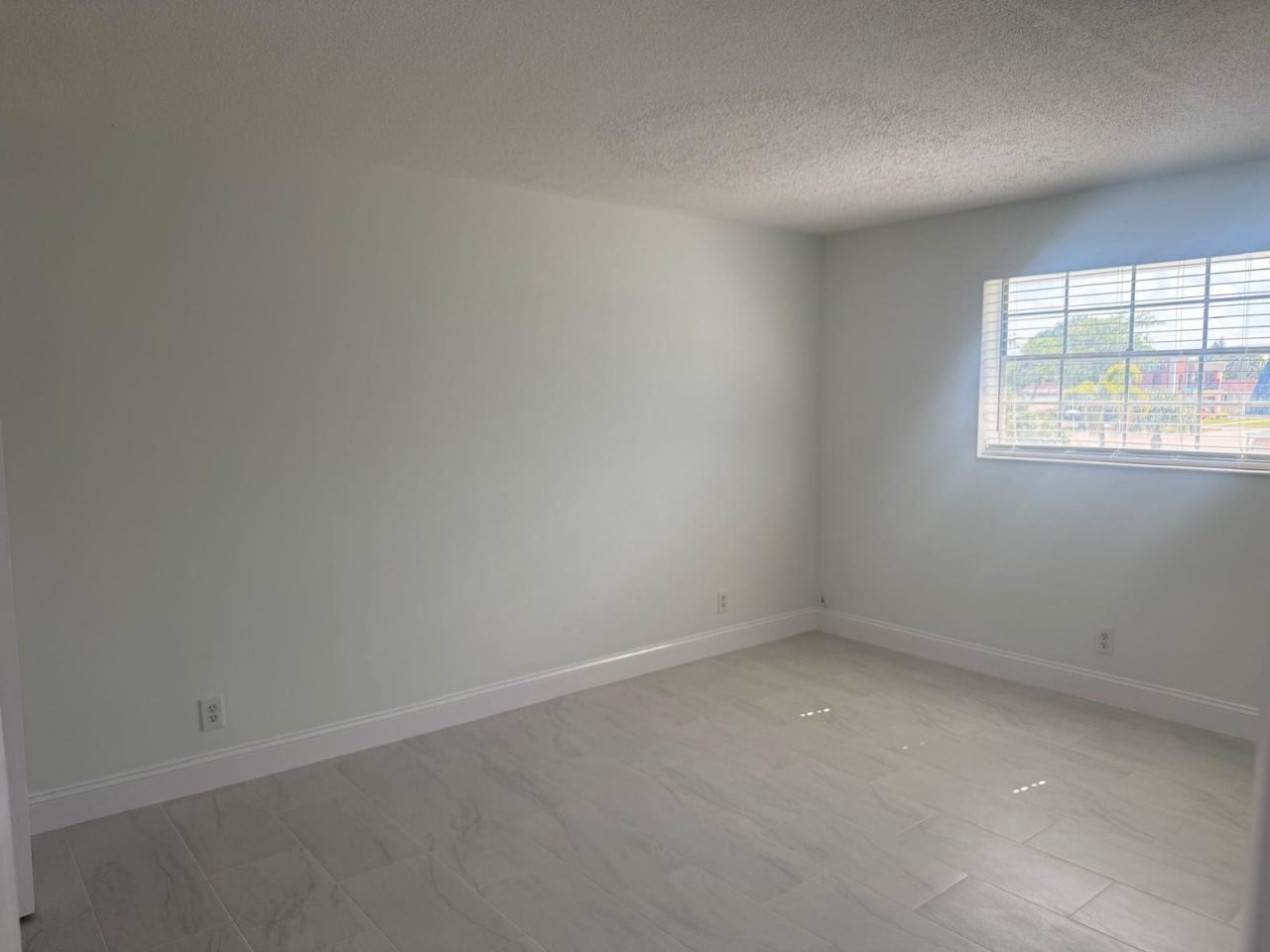 402 Lake Shore Drive, Unit 202, West Palm Beach, FL 33403 Photo
