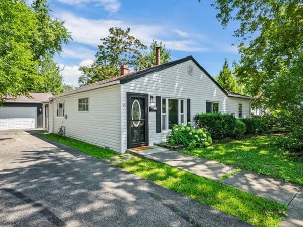 15 Johnathan Road, Lake Zurich, IL 60047