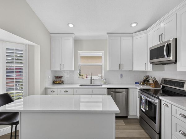 120 Saratoga Boulevard E, Royal Palm Beach, FL 33411