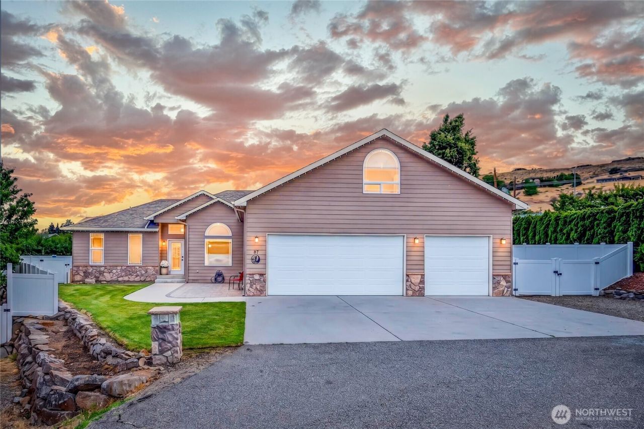 87 Springhill Drive, East Wenatchee, WA 98802 Main Photo