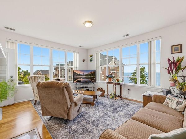 3872 S Lake DRIVE, Unit 209, Saint Francis, WI 53235