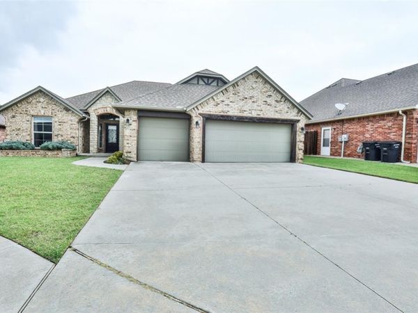 821 SE 7th Court, Moore, OK 73160