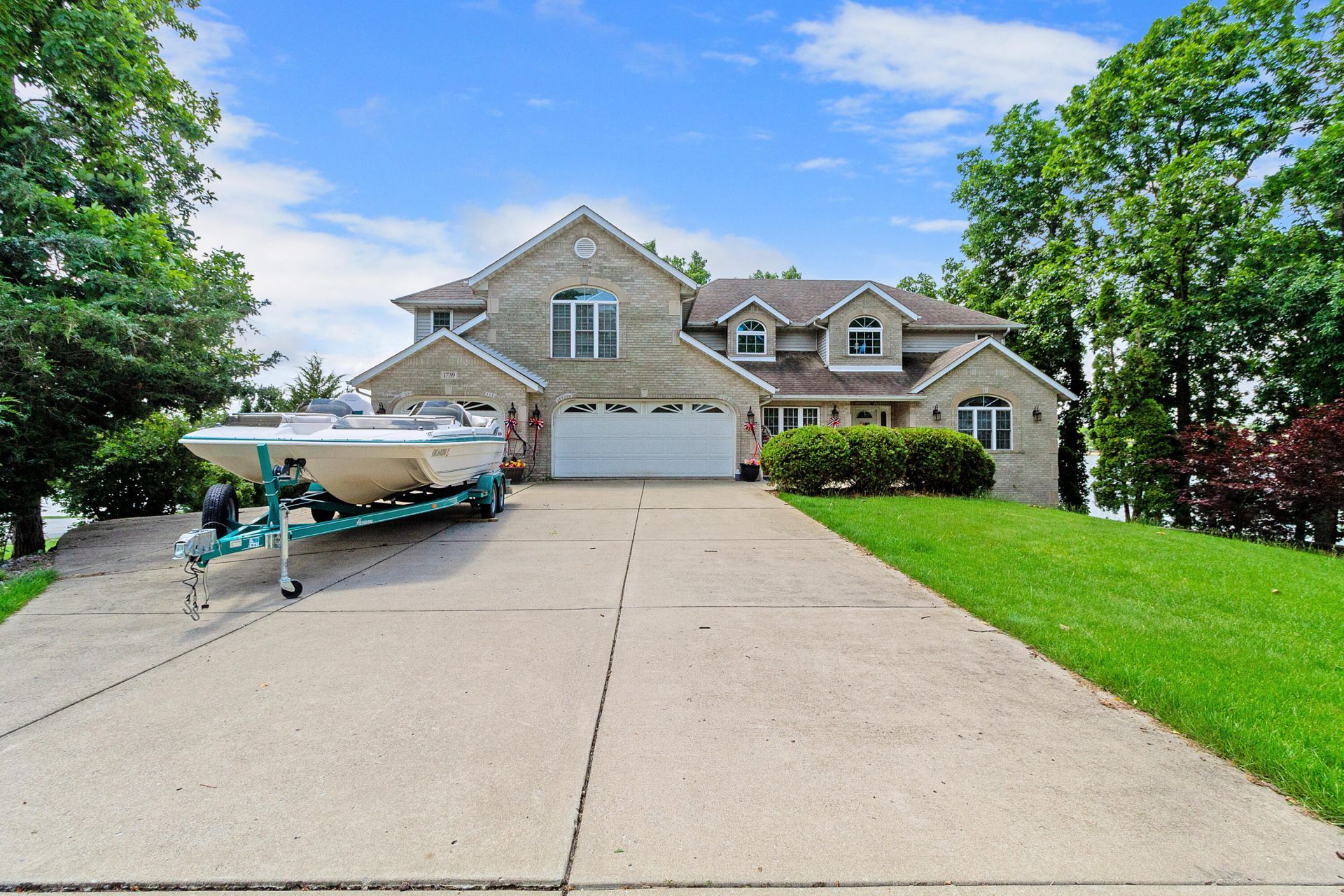 1739 Beachview Court, Crown Point, IN 46307 Main Photo