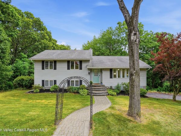 9 Roxanne Boulevard, Highland, NY 12528
