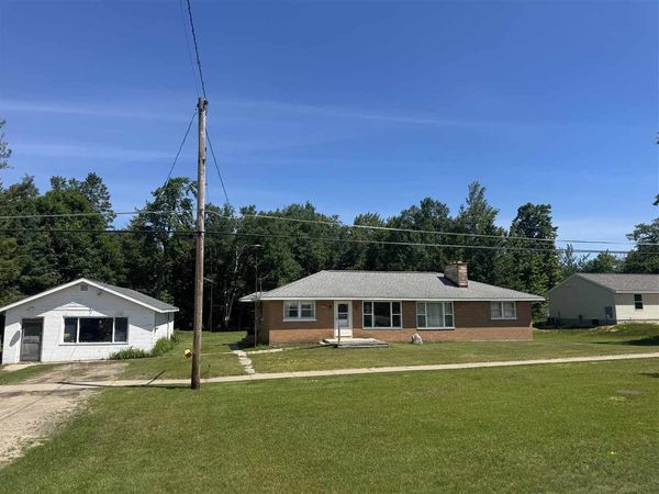 520 W Central Avenue, Mackinaw City, MI 49701