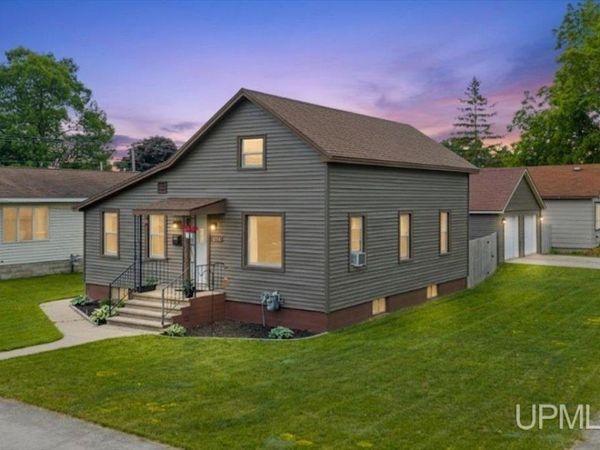 202 S 3rd Street, Gladstone, MI 49837