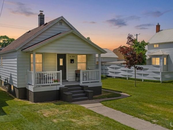 612 S 15TH Street, Escanaba, MI 49829