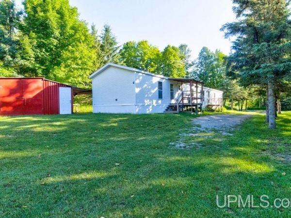 W5189 County Road 366, Nadeau Twp, MI 49821