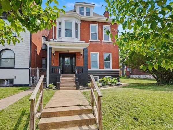 3911 Sullivan Avenue, St Louis, MO 63107