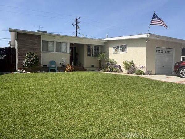 2455 Nipomo, Long Beach, CA 90815