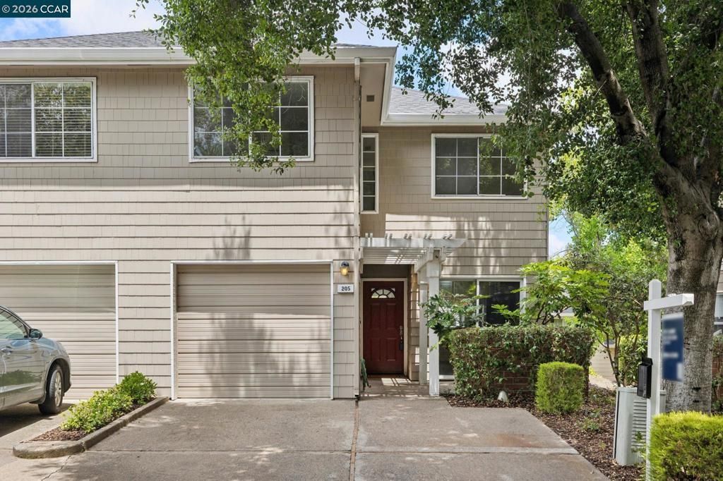 205 Hidden Creek Ct, Martinez, CA 94553 Main Photo