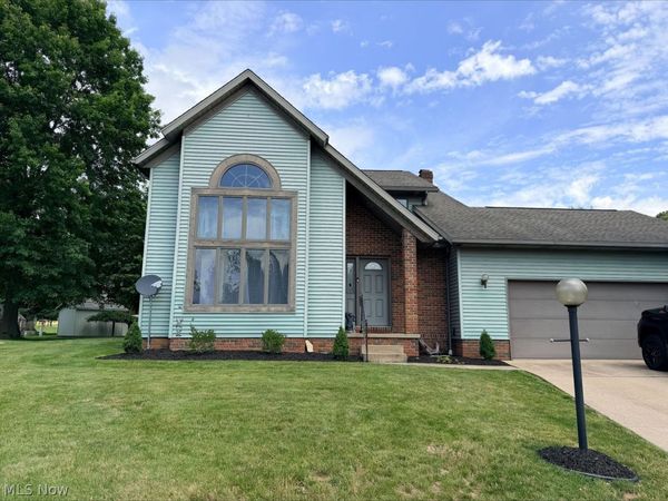 371 Bryan Circle NE, New Philadelphia, OH 44663