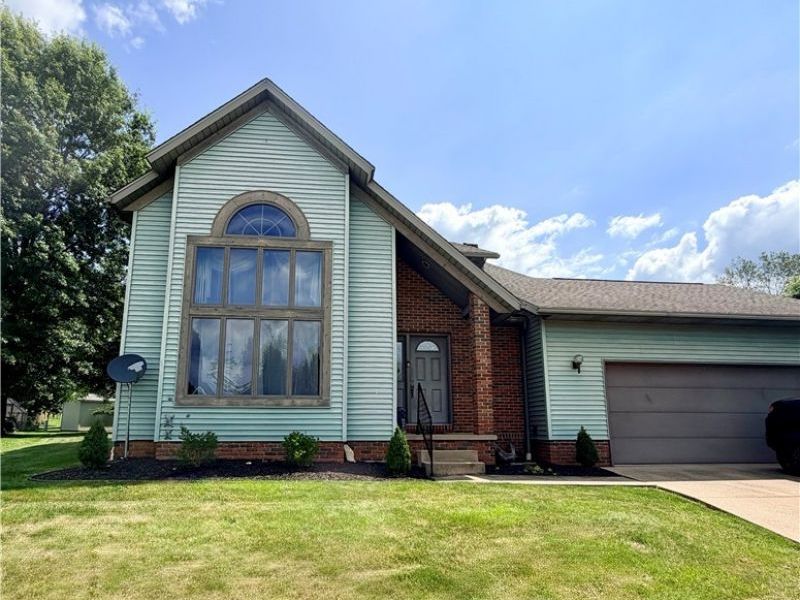 371 Bryan Circle NE, New Philadelphia, OH 44663 Photo 2